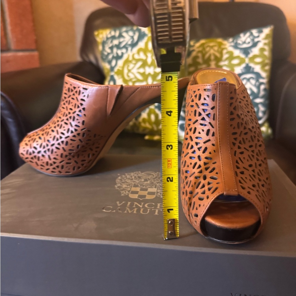 Vince Camuto Jaso Saddle Soft Calf Leather Peep-Toe Open Back Heels Size 6.5